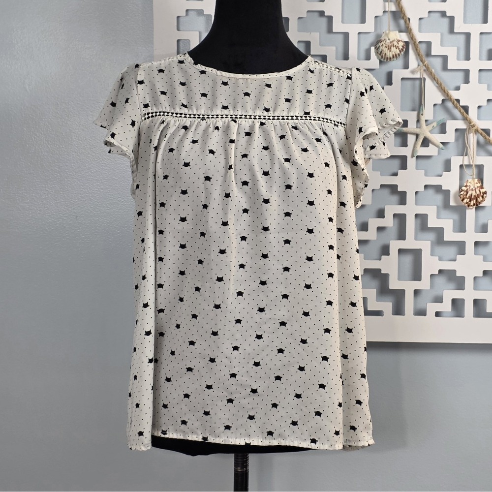 Sweet Rain Womens Blouse Top Medium Flutter Sleeve Cat Polka Dot Black White